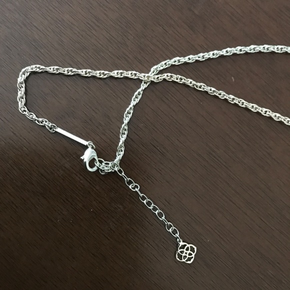 Kendra Scott pendant necklace - Picture 4 of 4